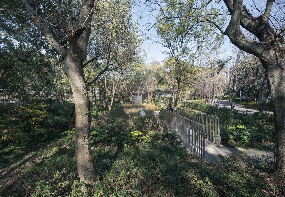 public restroom of nanjing sifang art district by wuwu atelier