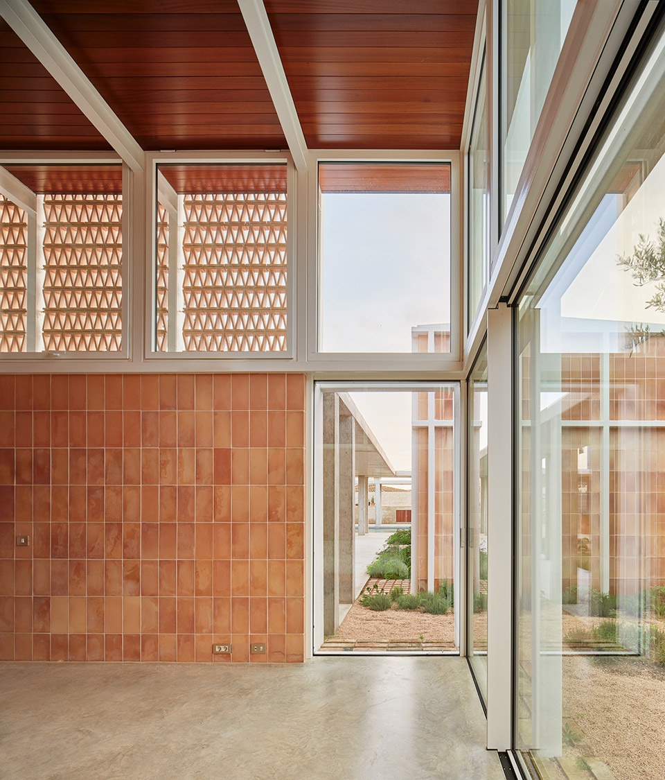 casa tres patis by twobo arquitectura
