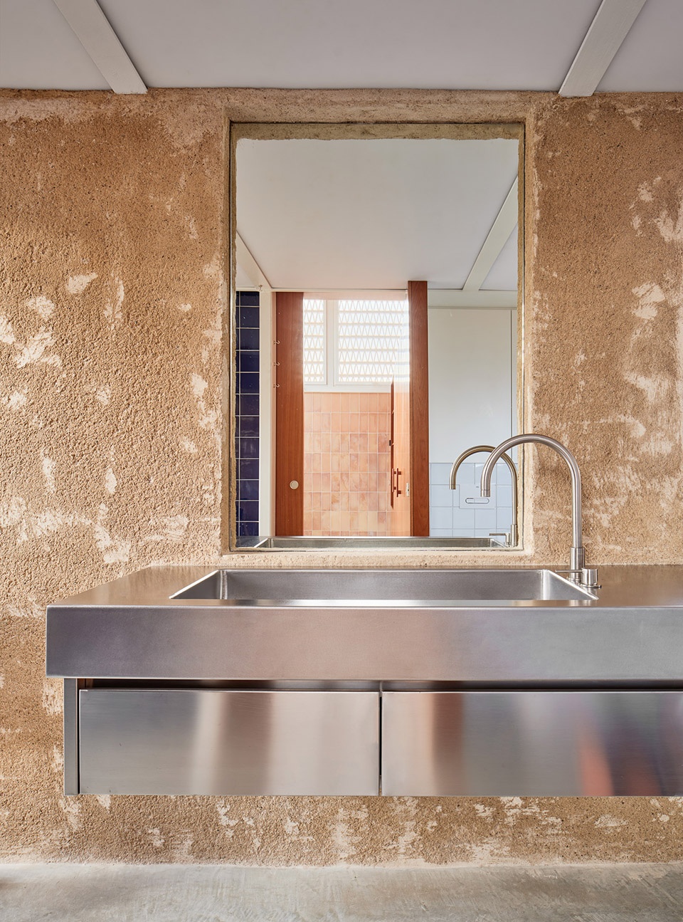 casa tres patis by twobo arquitectura