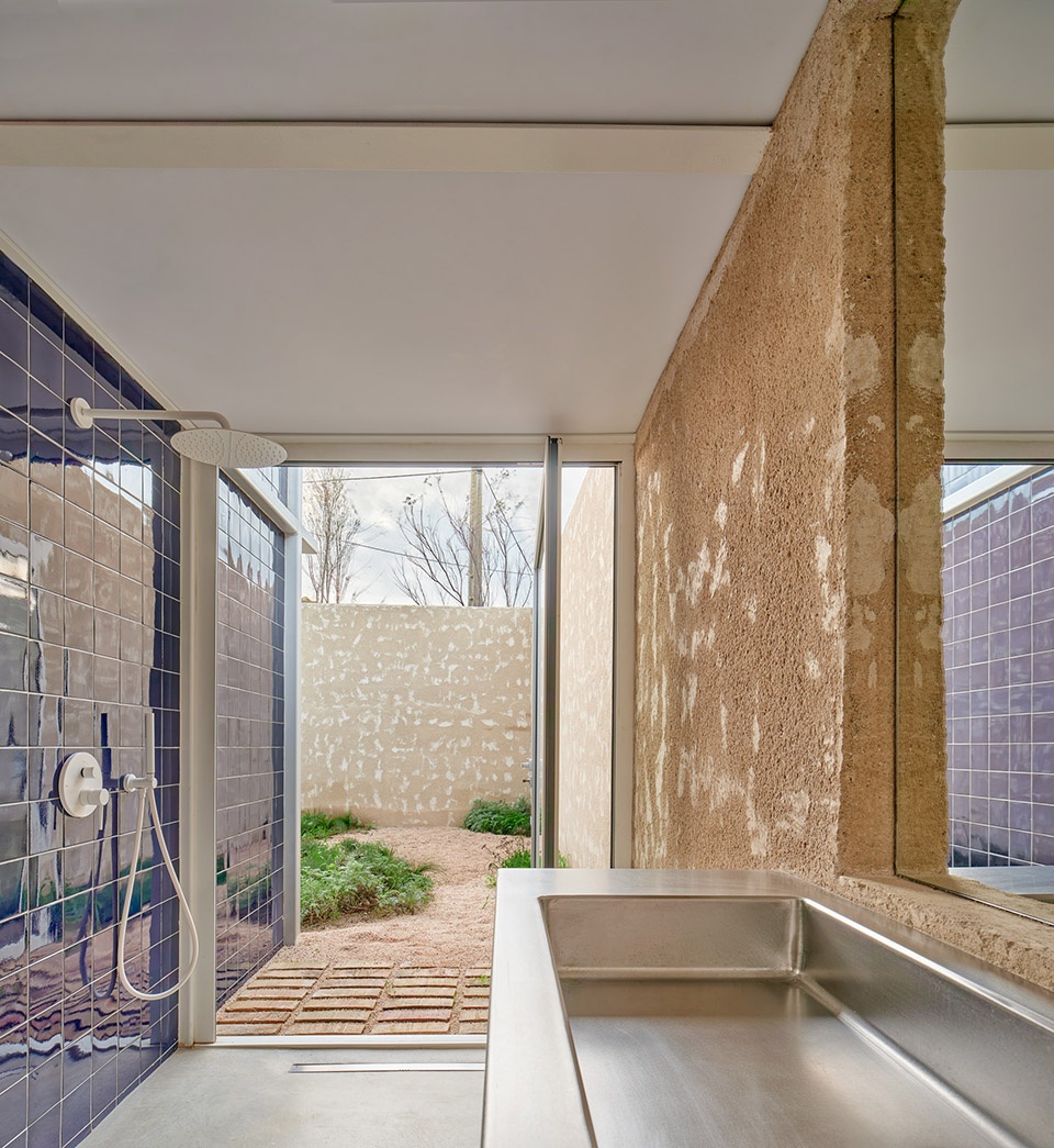 casa tres patis by twobo arquitectura
