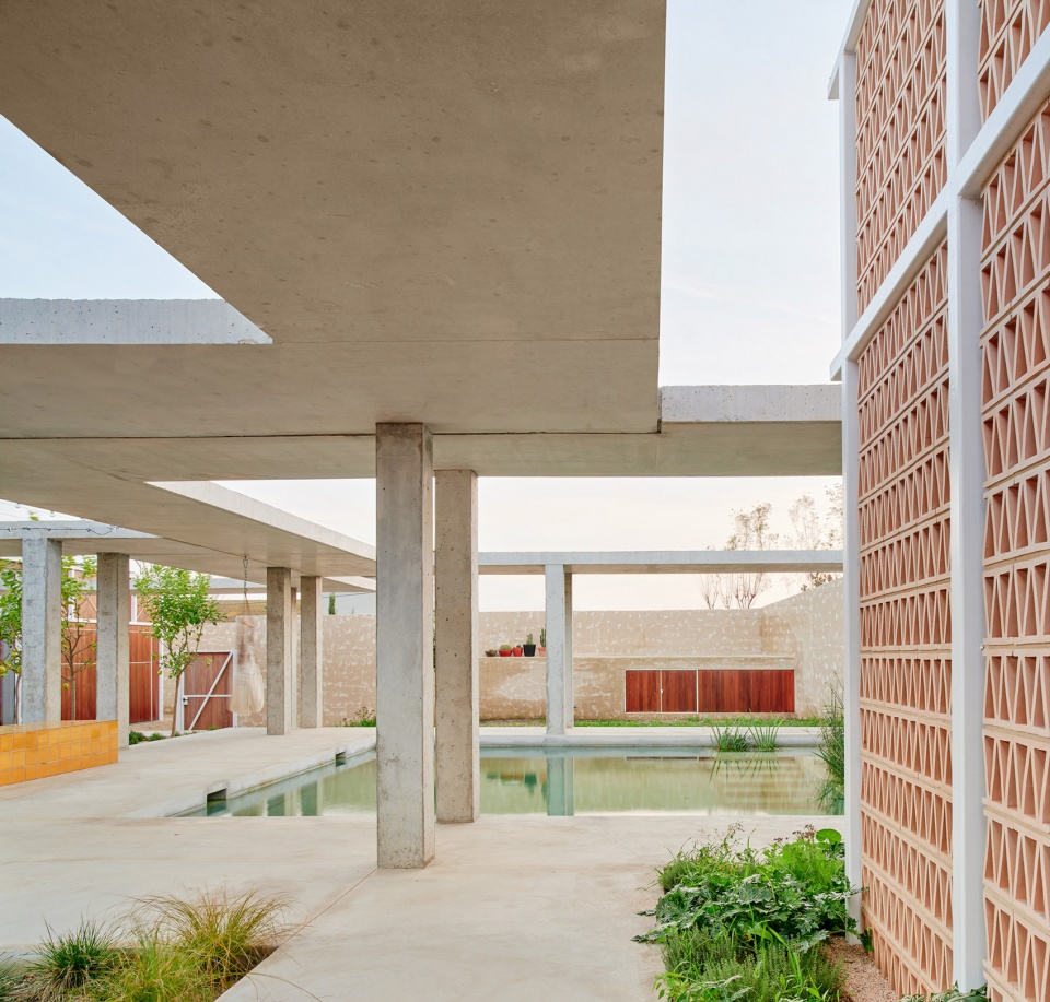 casa tres patis by twobo arquitectura