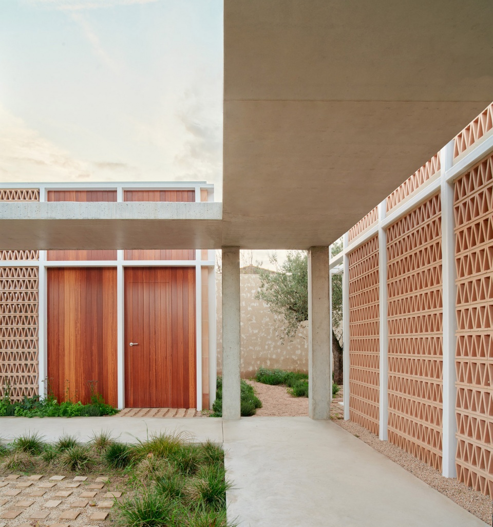 casa tres patis by twobo arquitectura