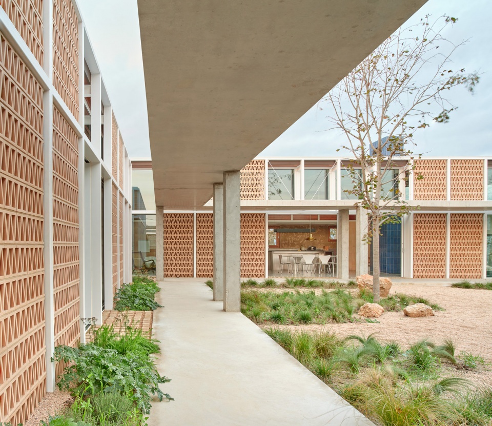 casa tres patis by twobo arquitectura