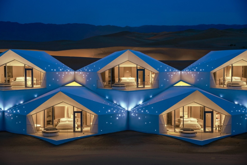 ZhongWei Desert Diamond Hotel by SHUISHI Micron Architects