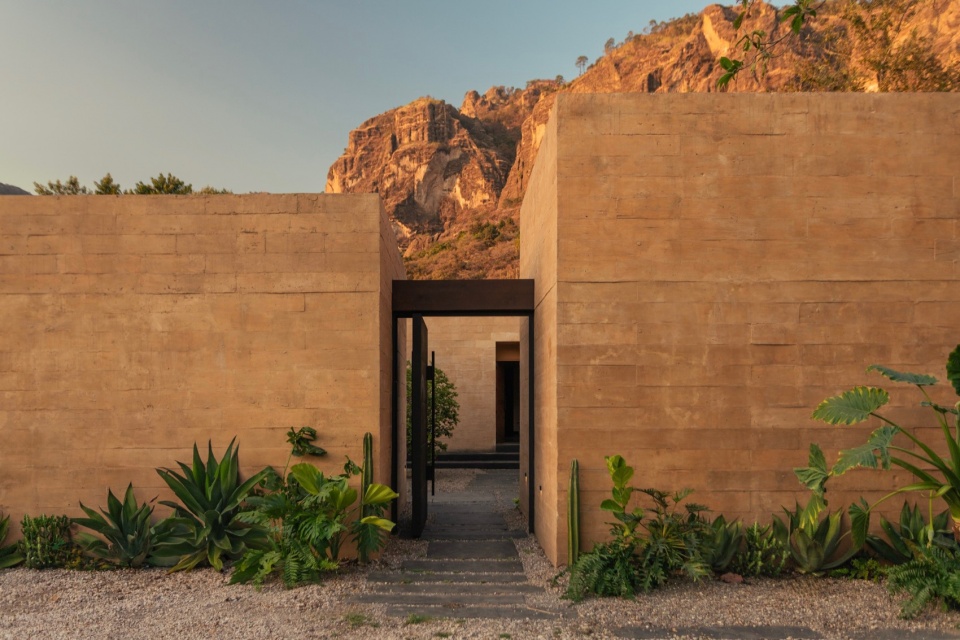 LL HOUSE by RA