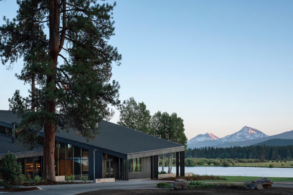 Black Butte Ranch Lodge by Hacker