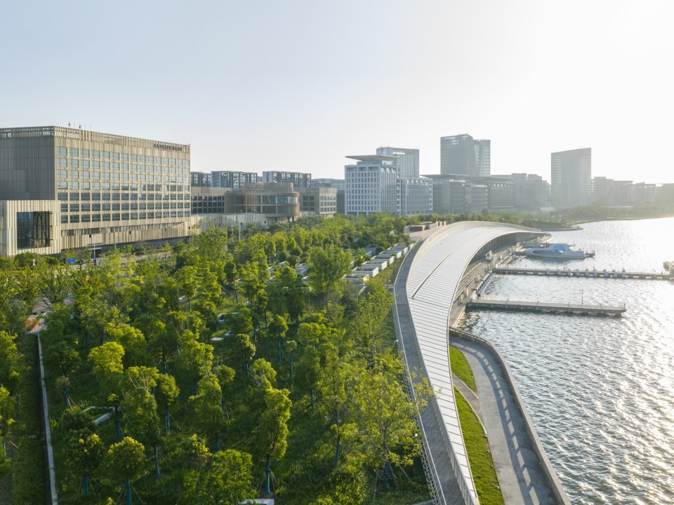 Pier One Dishui Lake by TM Studio