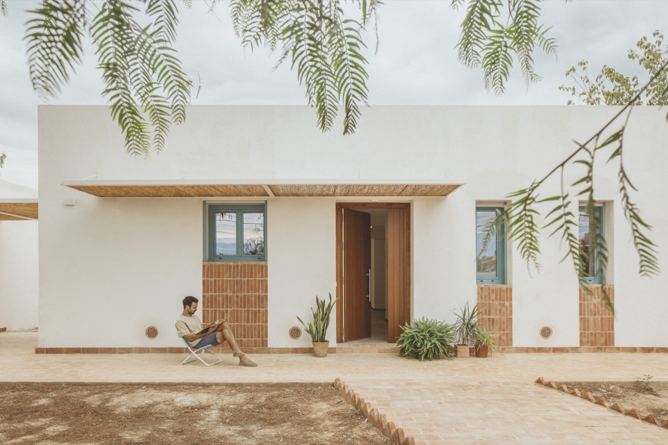 Casa de les Pinetes by MENTRESTANT Arquitectura Cooperativa