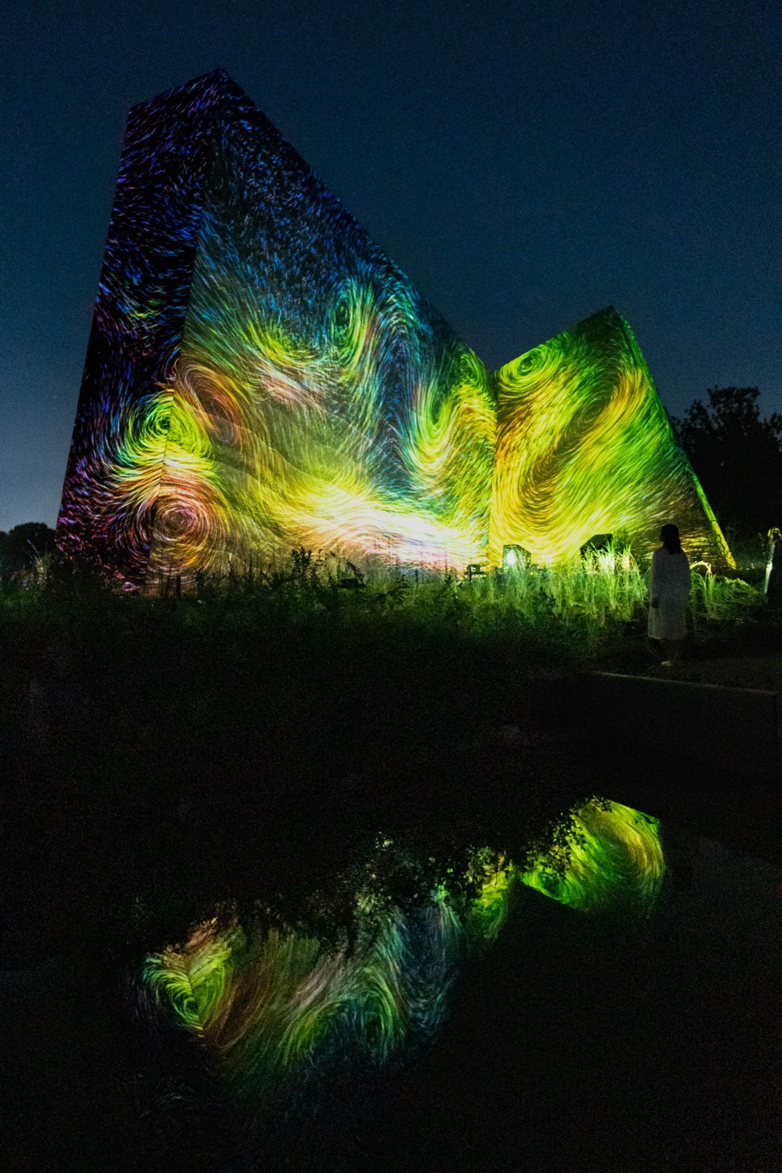 Sculptures of Dissipative Birds in the Wind by teamLab - 谷德设计网