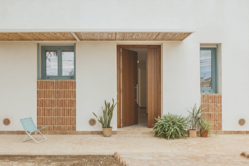 Casa de les Pinetes by MENTRESTANT Arquitectura Cooperativa
