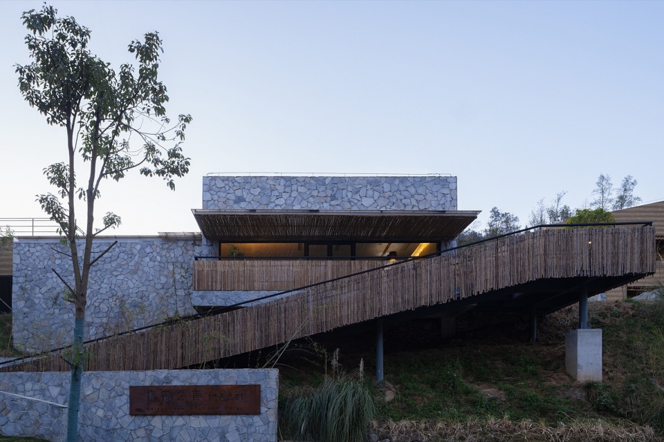 Pingwu Sichuan Plum villa by Archermit