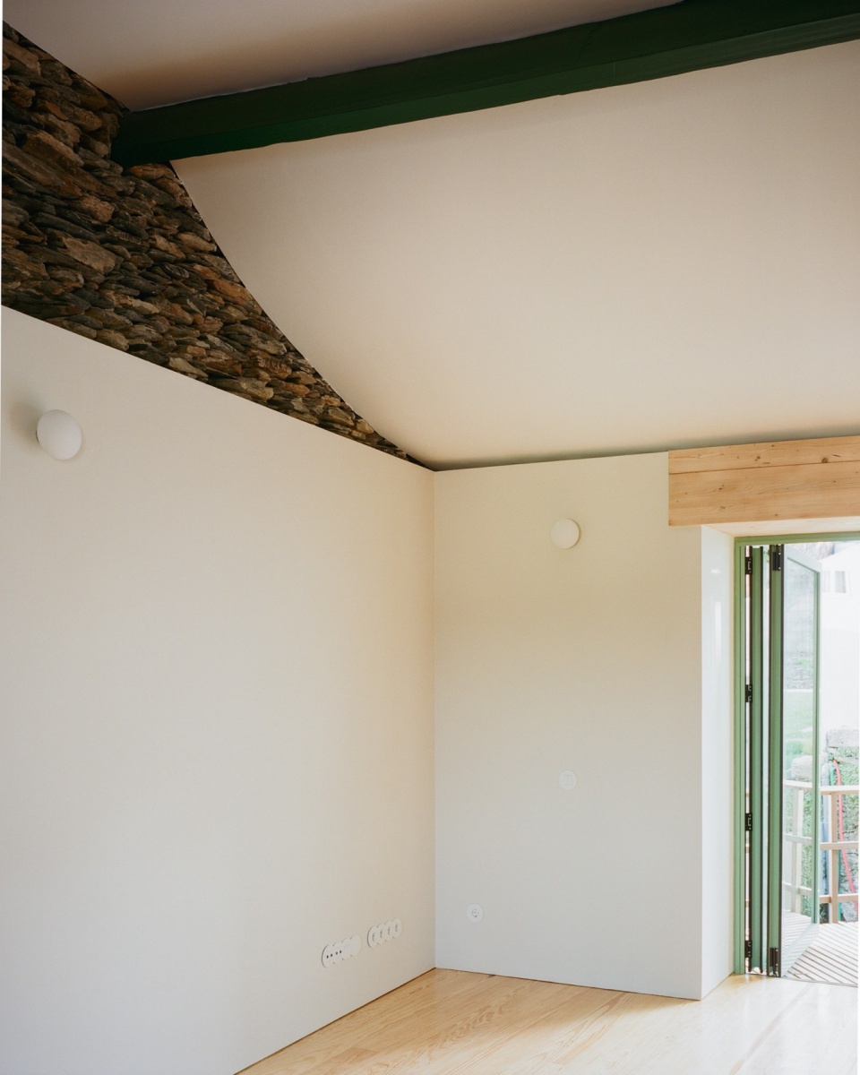 HOUSE IN VALONGO Atelier Local