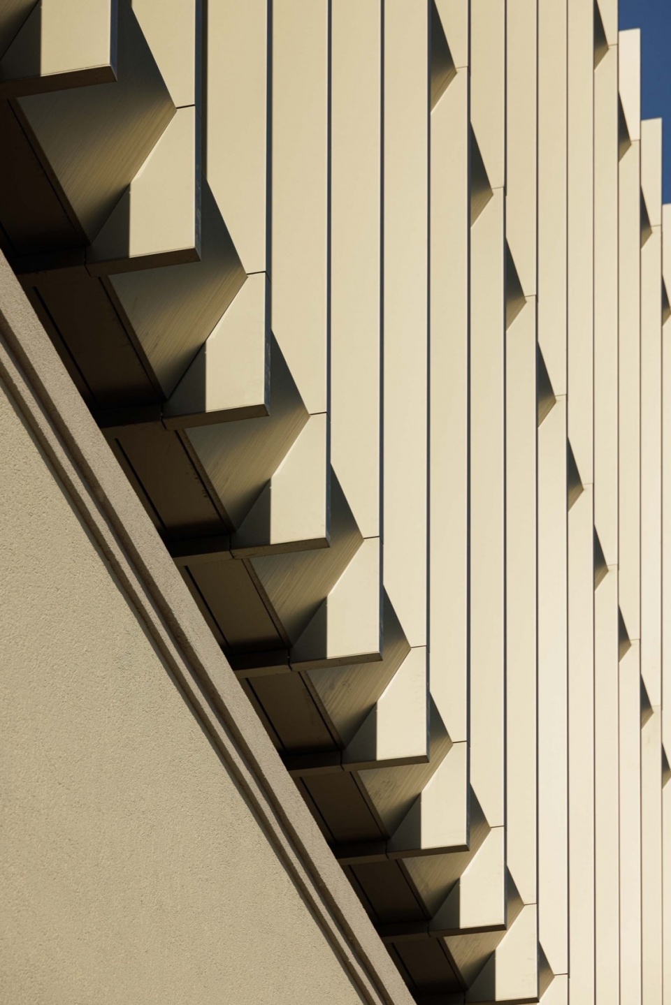 Edifício Estacao by Sonia Cruz Arquitectura