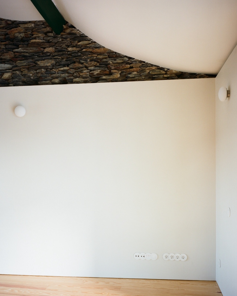 HOUSE IN VALONGO Atelier Local
