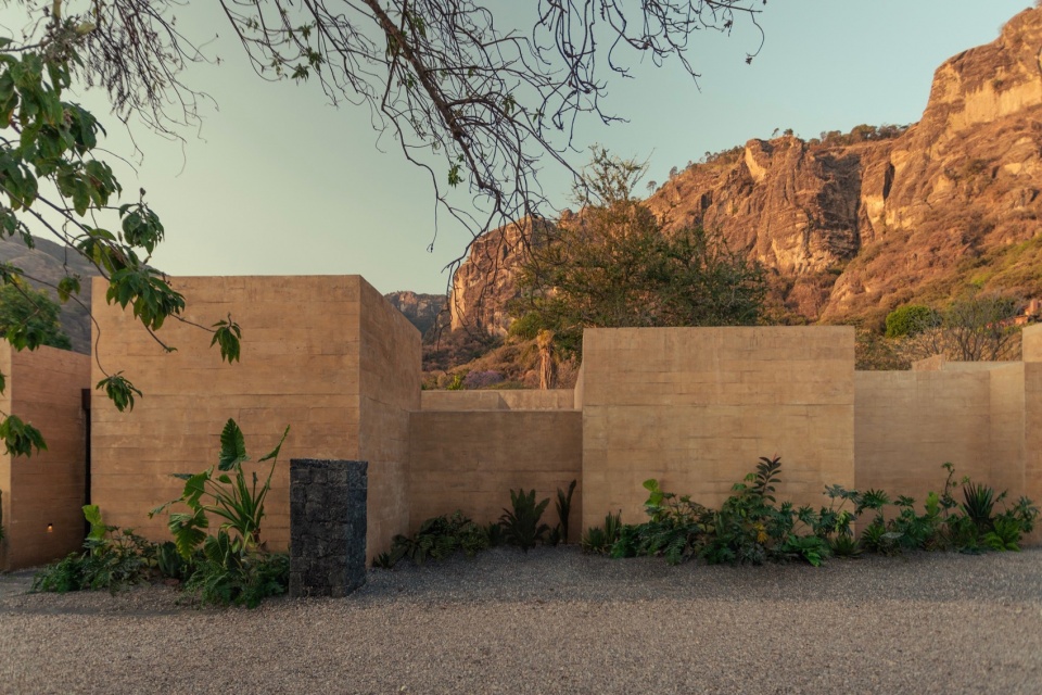 LL HOUSE by RA