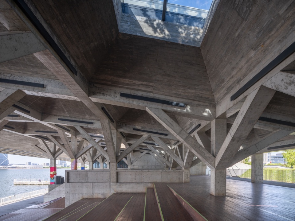 Pier One Dishui Lake by TM Studio
