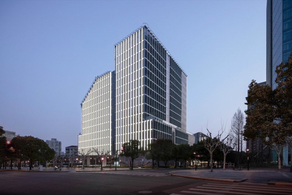 Lujiazui Yueling Tower by Shanghai TIANHUA