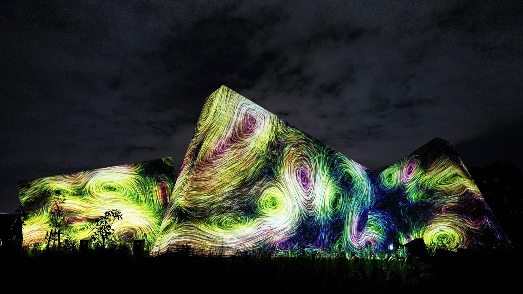 Sculptures of Dissipative Birds in the Wind by teamLab - 谷德设计网