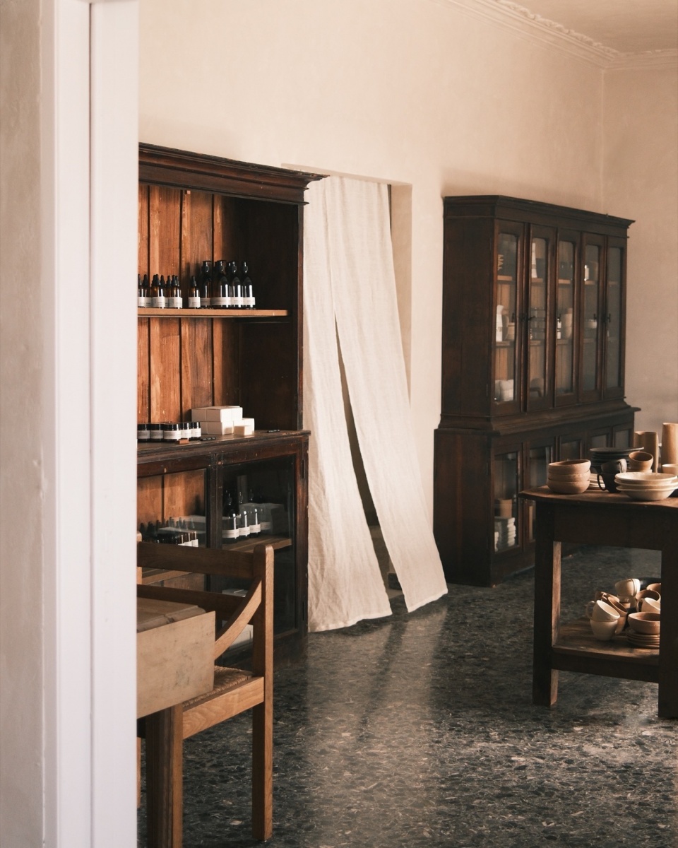 1OAM apotheke by Studio Andrew Trotter Eva Papadaki
