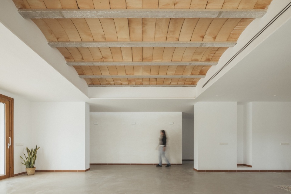 Casa de les Pinetes by MENTRESTANT Arquitectura Cooperativa