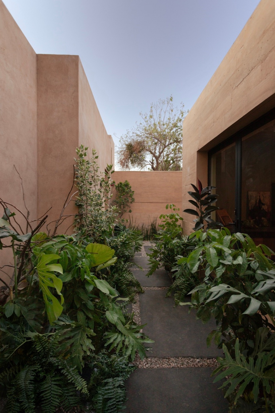 LL HOUSE by RA