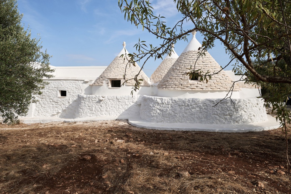 trullo mita by studio8 architects