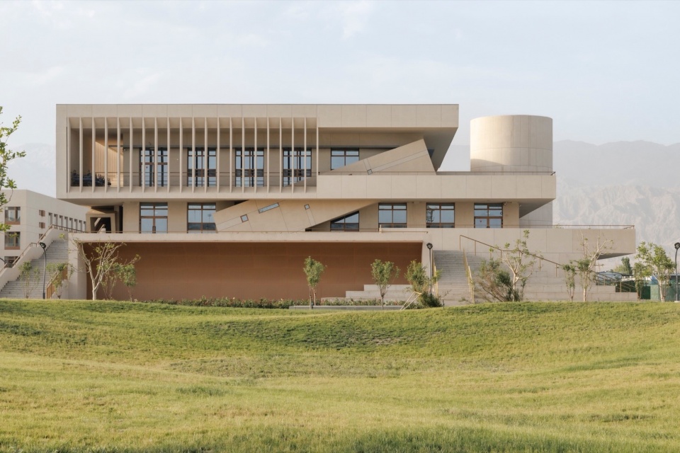 Tiemenguan Huashan High School by Jiangsu Provincial Zhongrui East China Institute of Architectural Design and Research Co Ltd Qurui Shan...
