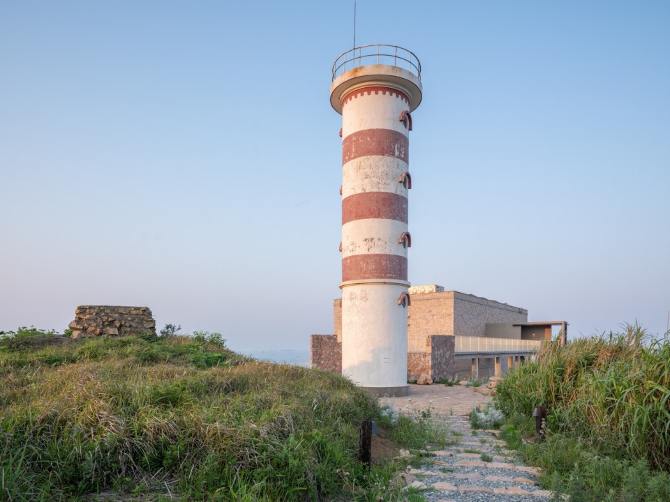 Lost Villa Huanglong Island Lighthouse Hotel by WJ STUDIO