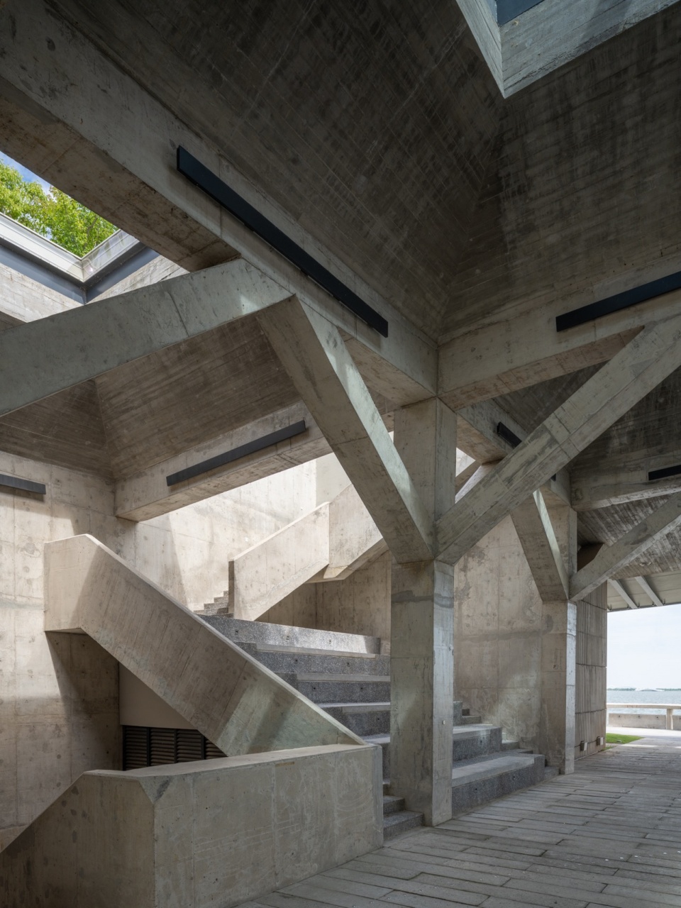Pier One Dishui Lake by TM Studio