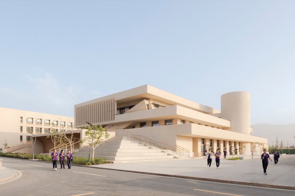 Tiemenguan Huashan High School by Jiangsu Provincial Zhongrui East China Institute of Architectural Design and Research Co Ltd Qurui Shan...
