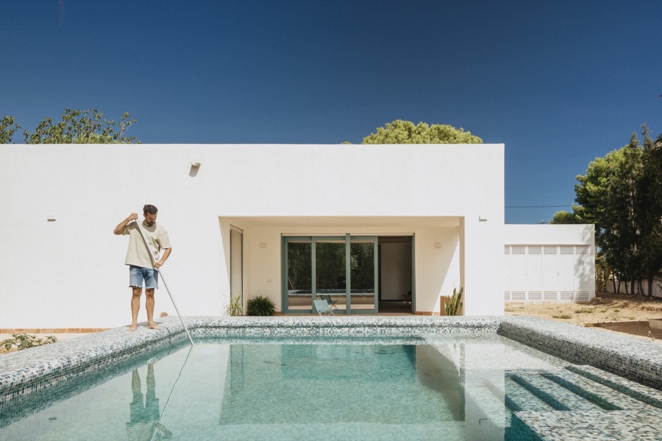 Casa de les Pinetes by MENTRESTANT Arquitectura Cooperativa