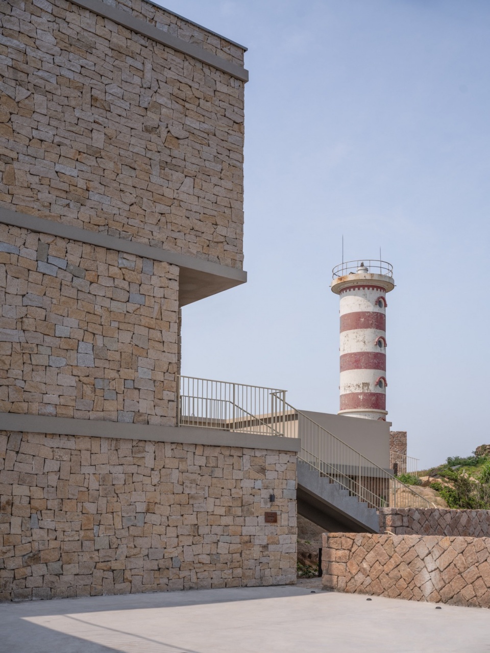 Lost Villa Huanglong Island Lighthouse Hotel by WJ STUDIO