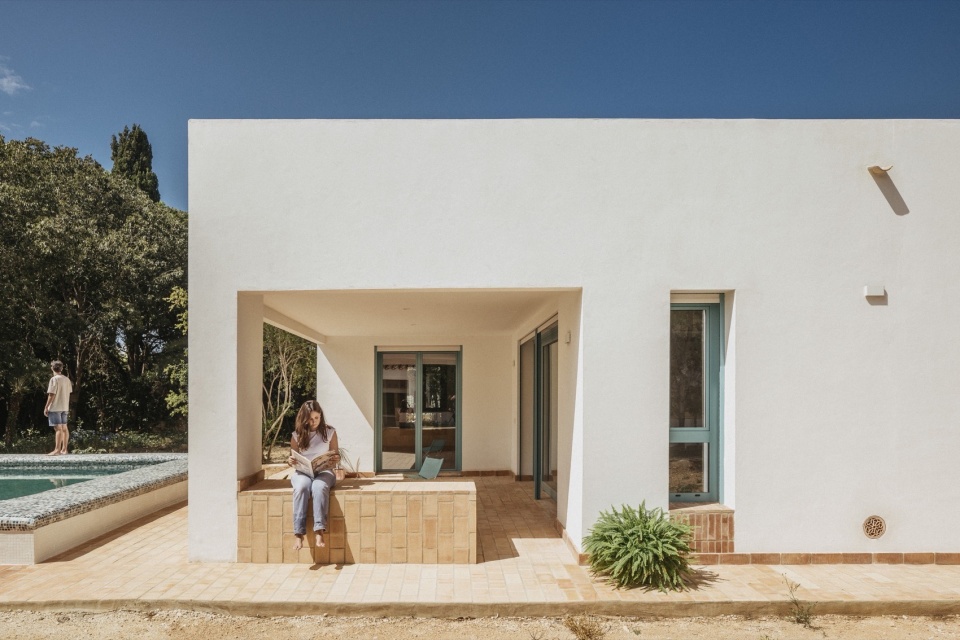 Casa de les Pinetes by MENTRESTANT Arquitectura Cooperativa