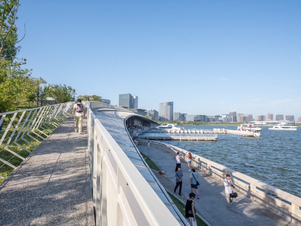 Pier One Dishui Lake by TM Studio