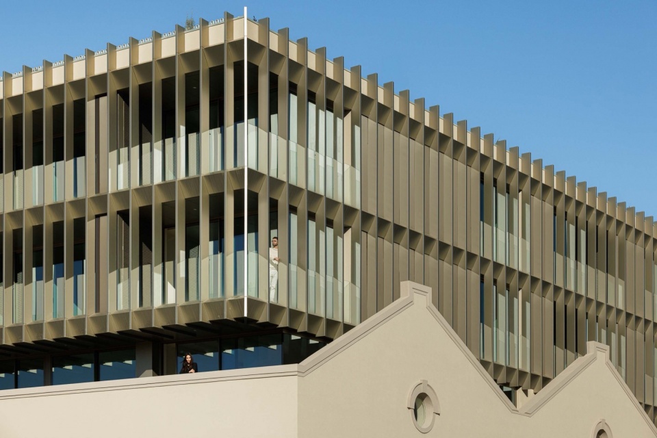 Edifício Estacao by Sonia Cruz Arquitectura