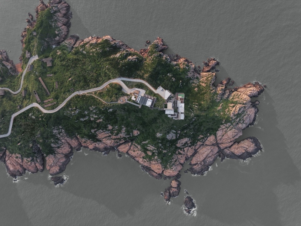Lost Villa Huanglong Island Lighthouse Hotel by WJ STUDIO