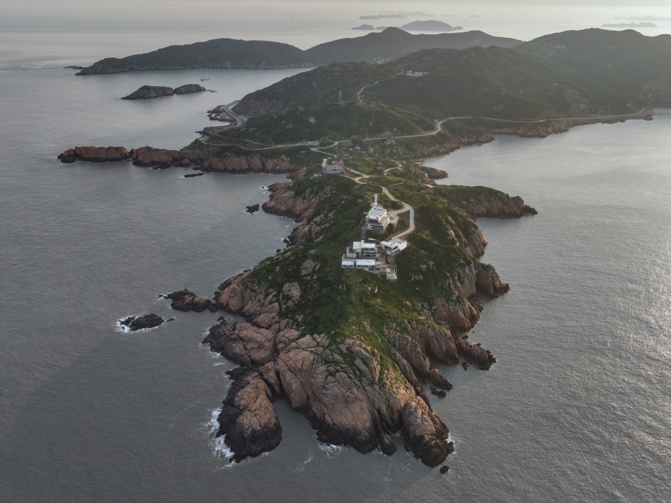 Lost Villa Huanglong Island Lighthouse Hotel by WJ STUDIO