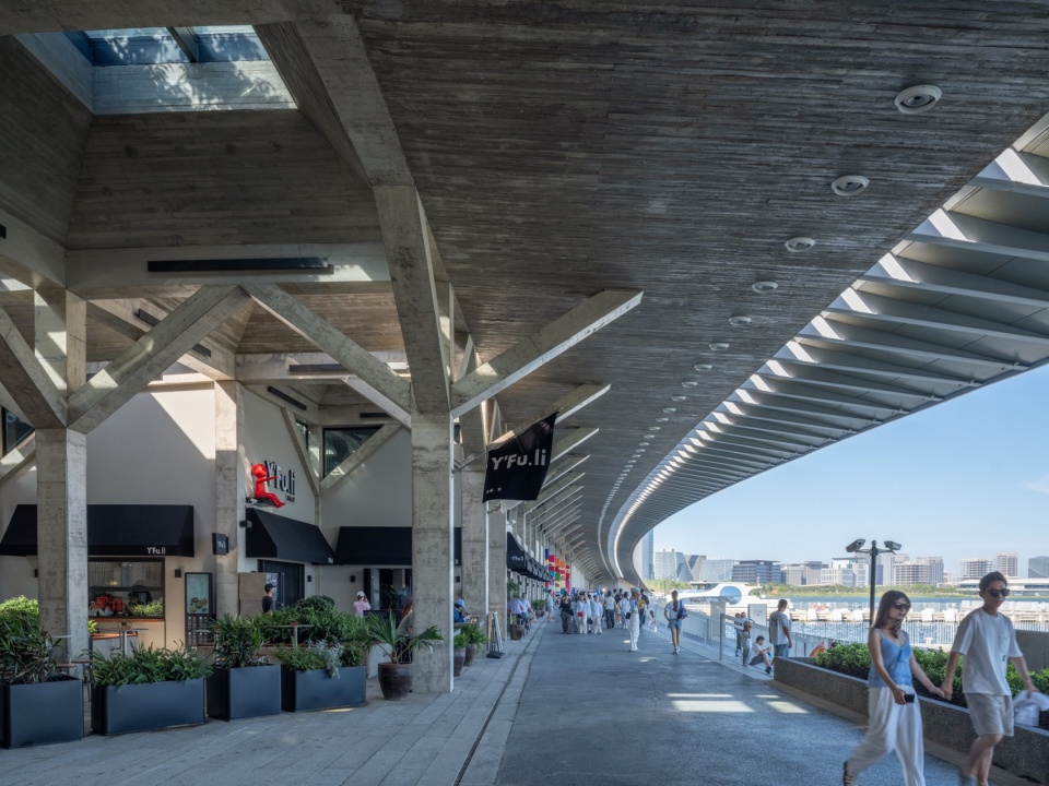 Pier One Dishui Lake by TM Studio
