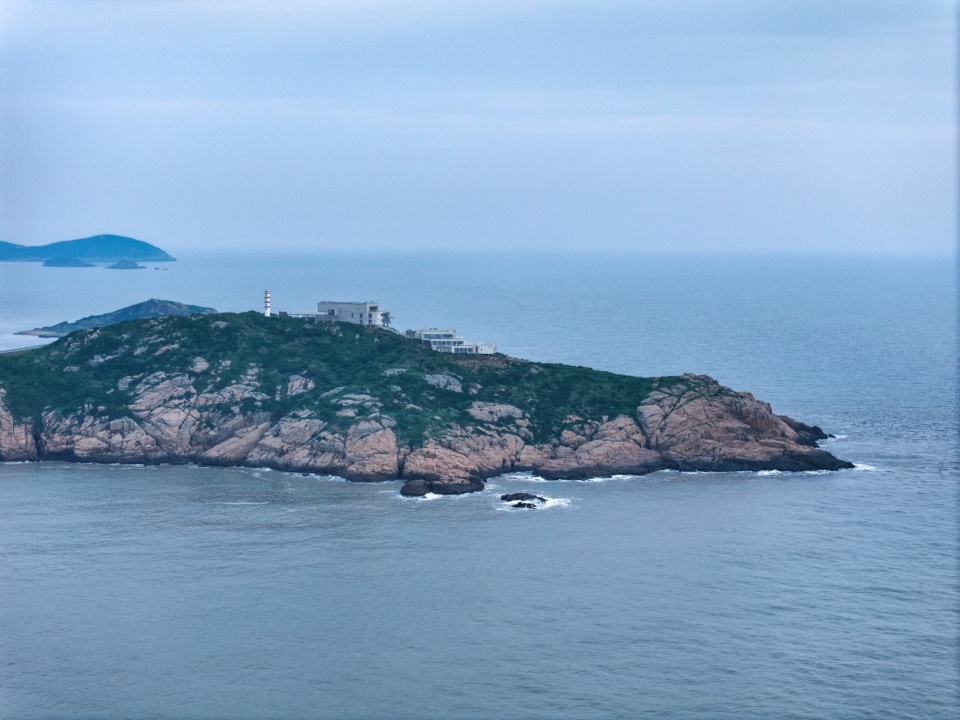 Lost Villa Huanglong Island Lighthouse Hotel by WJ STUDIO