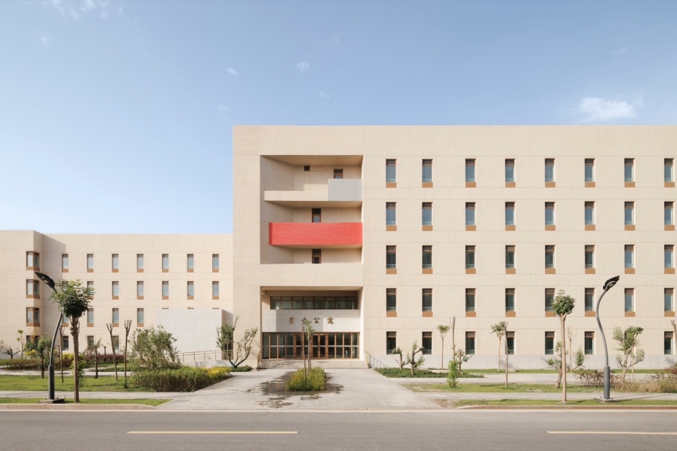 Tiemenguan Huashan High School by Jiangsu Provincial Zhongrui East China Institute of Architectural Design and Research Co Ltd Qurui Shan...