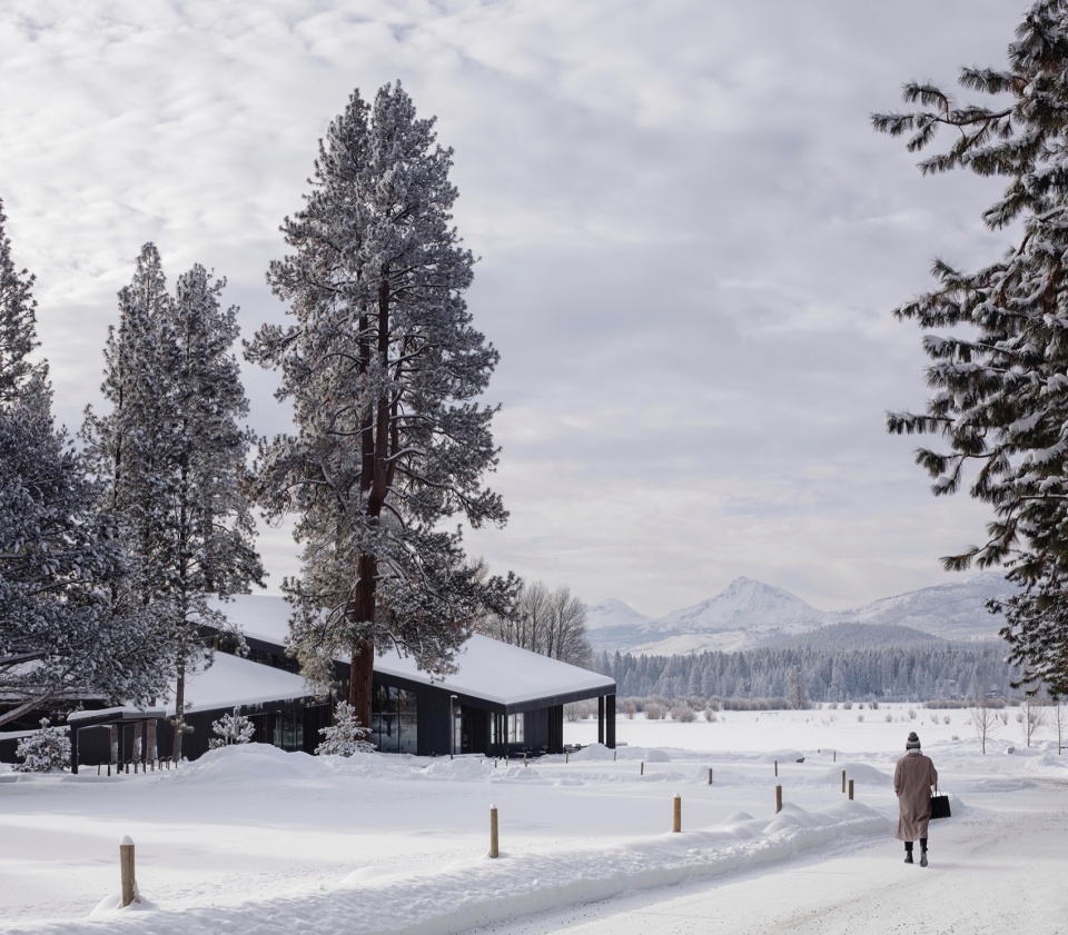 Black Butte Ranch Lodge by Hacker