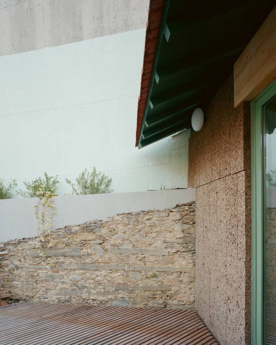 HOUSE IN VALONGO Atelier Local