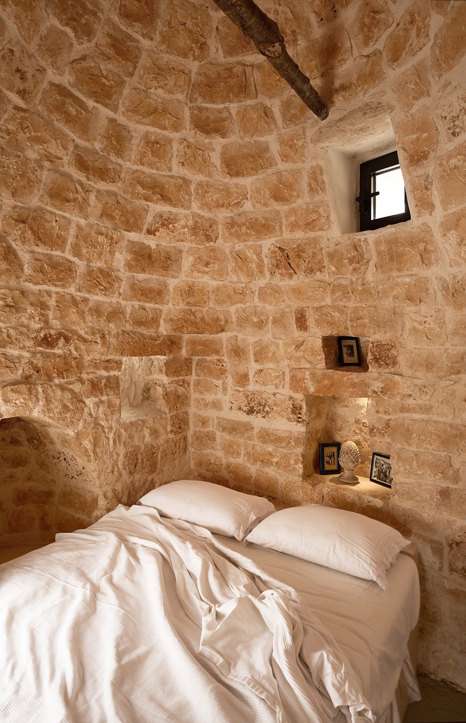 trullo mita by studio8 architects