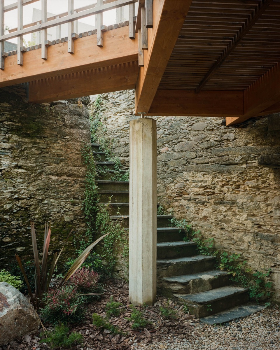 HOUSE IN VALONGO Atelier Local