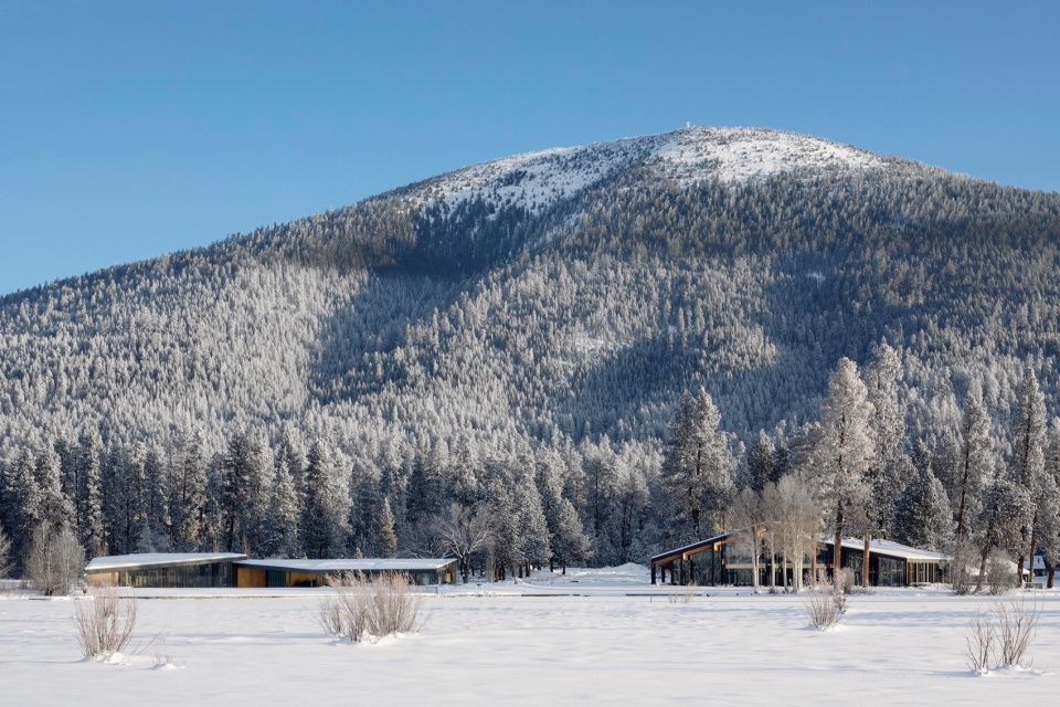 Black Butte Ranch Lodge by Hacker