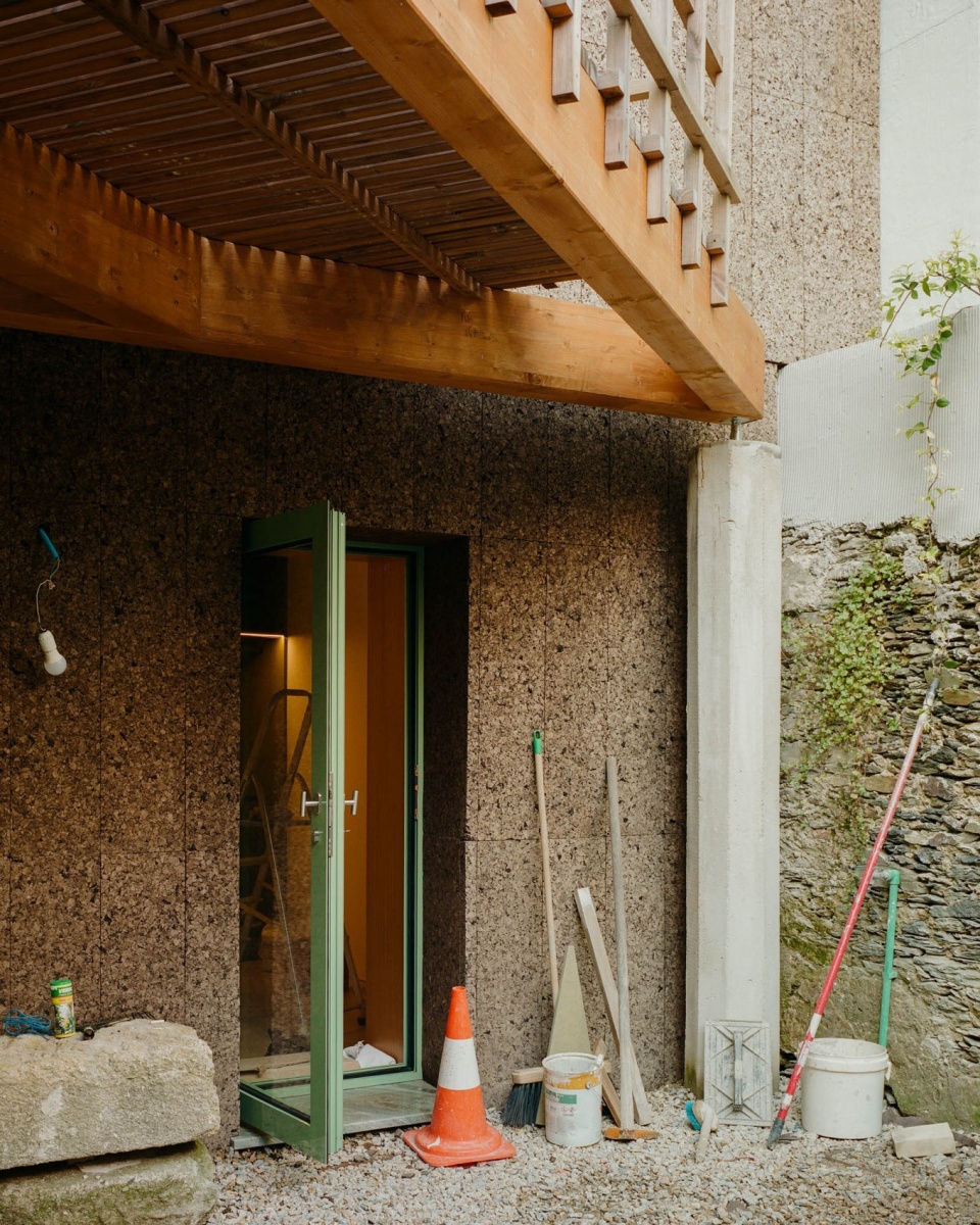 HOUSE IN VALONGO Atelier Local