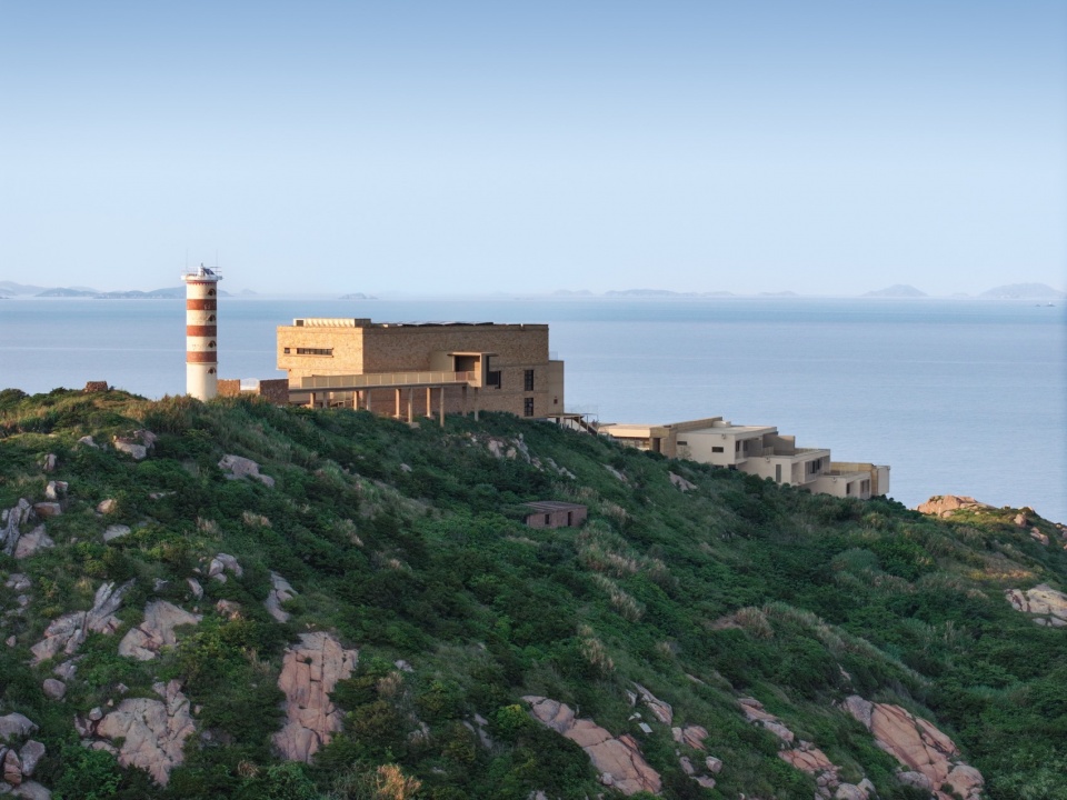 Lost Villa Huanglong Island Lighthouse Hotel by WJ STUDIO