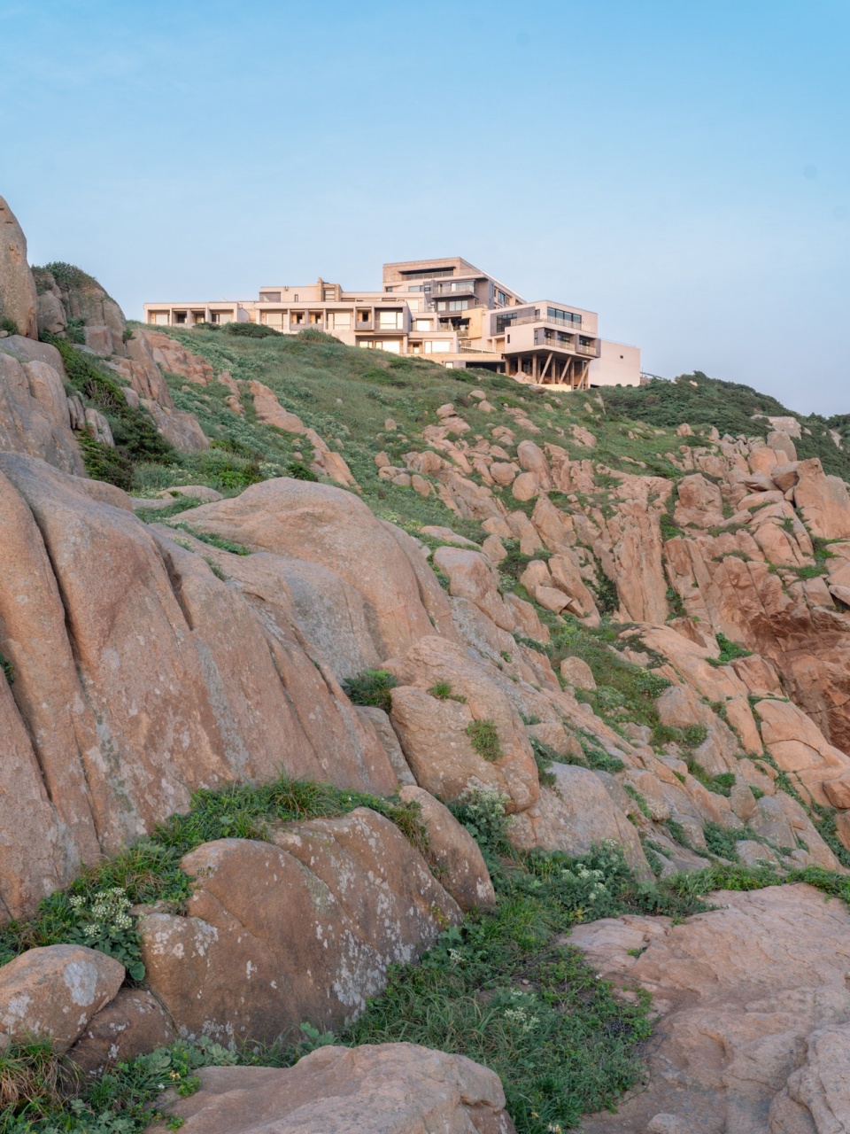 Lost Villa Huanglong Island Lighthouse Hotel by WJ STUDIO