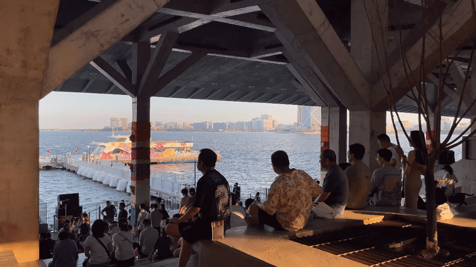 Pier One Dishui Lake by TM Studio