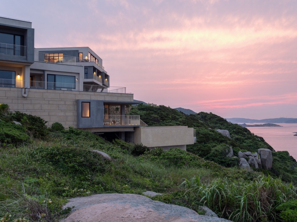 Lost Villa Huanglong Island Lighthouse Hotel by WJ STUDIO